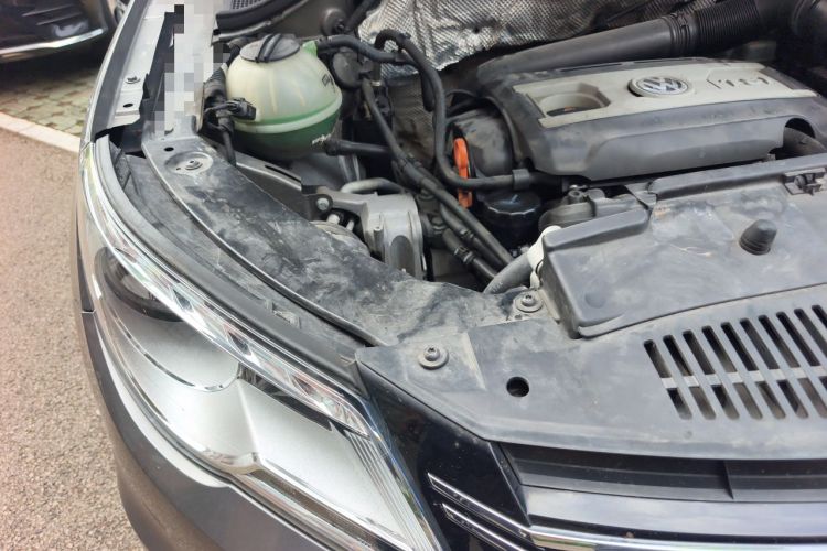 Used Volkswagen Tiguan 2010 1.8TSI Automatic All-Wheel-Drive Elite Edition Engine Bay Right