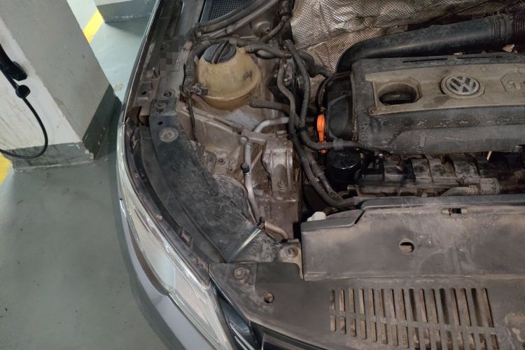 Used Volkswagen Tiguan 2010 1.8 TSI Automatic Two-Wheel Drive Trend Edition Engine Bay Right