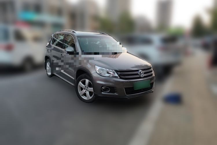 Used Volkswagen Tiguan 2010 1.8TSI Automatic All-Wheel-Drive Elite Edition Front Right 45 Deg