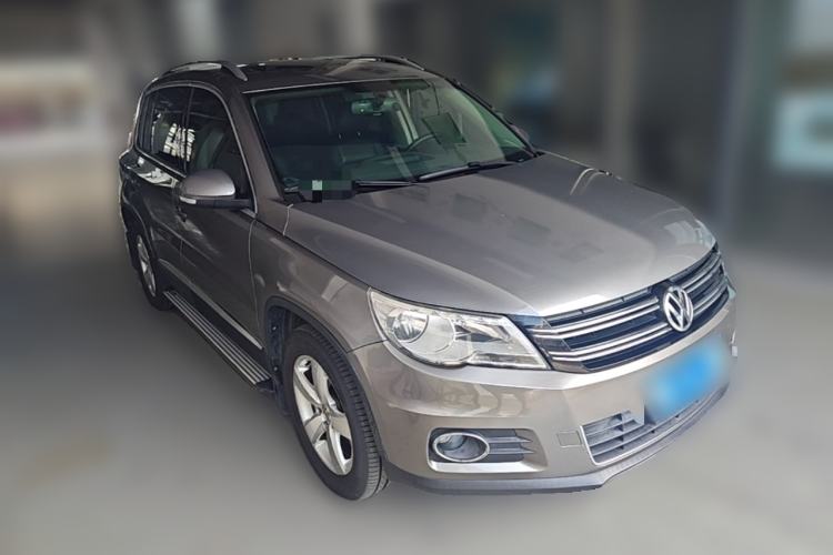 Used Volkswagen Tiguan 2010 1.8TSI Automatic All-Wheel-Drive Elite Edition Front Right 45 Deg