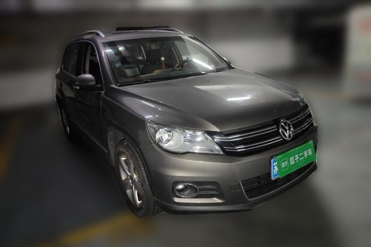 Used Volkswagen Tiguan 2010 1.8TSI Automatic All-Wheel-Drive Elite Edition Front Right 45 Deg