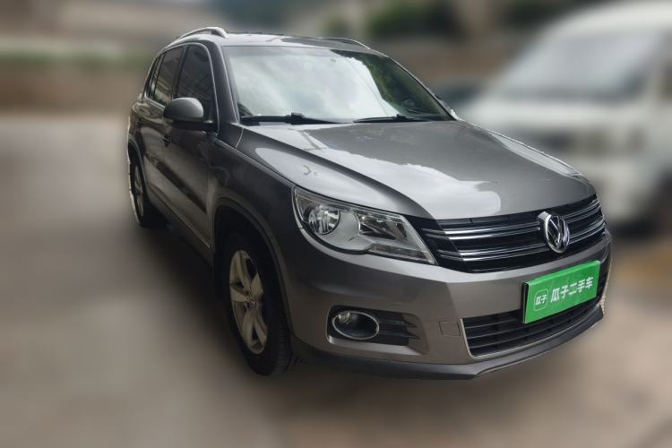 Used Volkswagen Tiguan 2010 2.0 TSI Automatic All-Wheel-Drive Elite Edition Front Right 45 Deg