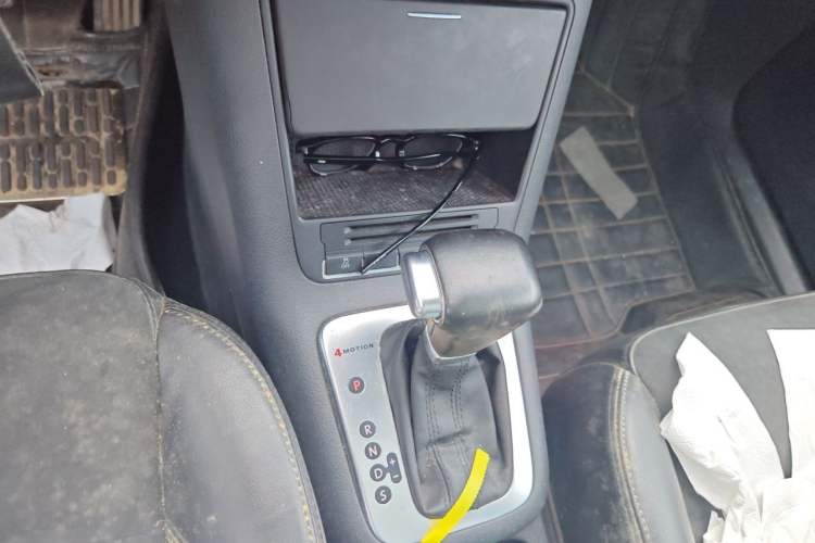Used Volkswagen Tiguan 2010 2.0 TSI Automatic All-Wheel Drive Flagship Edition Gear Lever