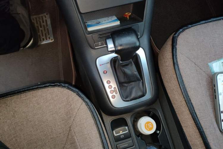 Used Volkswagen Tiguan 2010 1.8TSI Automatic All-Wheel-Drive Elite Edition Gear Lever