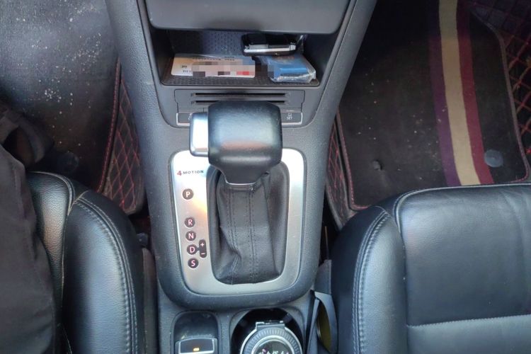 Used Volkswagen Tiguan 2010 2.0 TSI Automatic All-Wheel-Drive Elite Edition Gear Lever