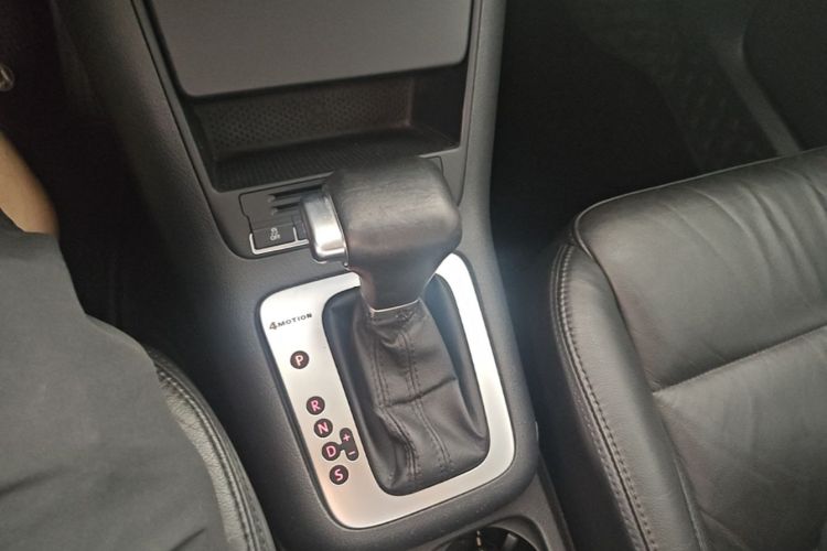 Used Volkswagen Tiguan 2010 1.8TSI Automatic All-Wheel-Drive Elite Edition Gear Lever