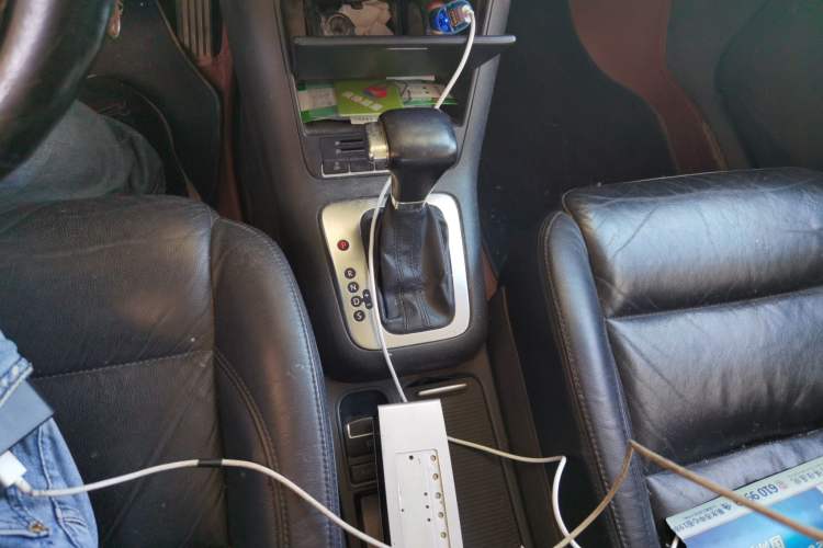 Used Volkswagen Tiguan 2010 1.8 TSI Automatic Two-Wheel Drive Trend Edition Gear Lever