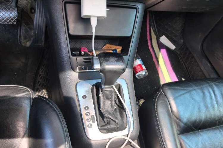 Used Volkswagen Tiguan 2010 1.8 TSI Automatic Two-Wheel Drive Urban Edition Gear Lever