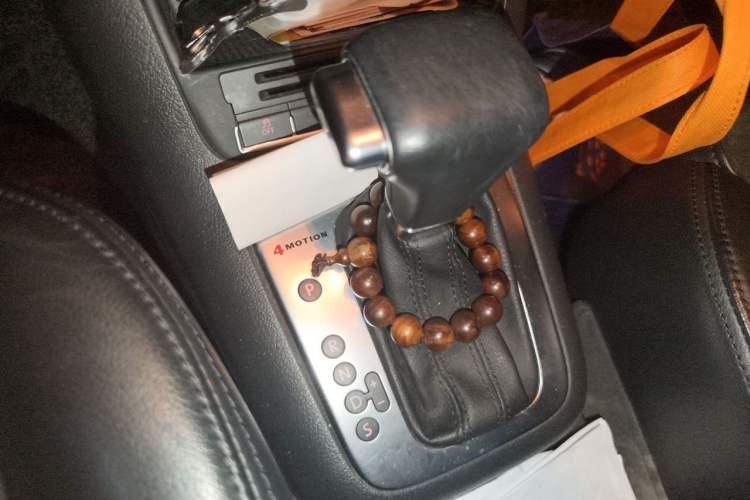 Used Volkswagen Tiguan 2010 2.0 TSI Automatic All-Wheel Drive Flagship Edition Gear Lever
