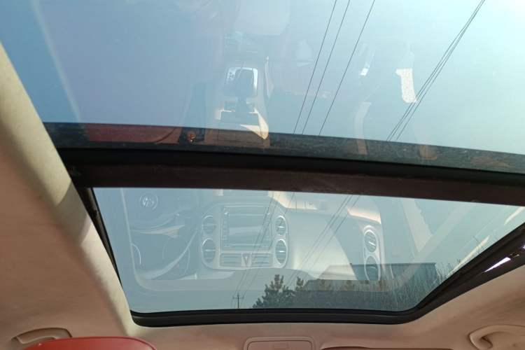 Used Volkswagen Tiguan 2010 2.0 TSI Automatic All-Wheel Drive Flagship Edition Headliner