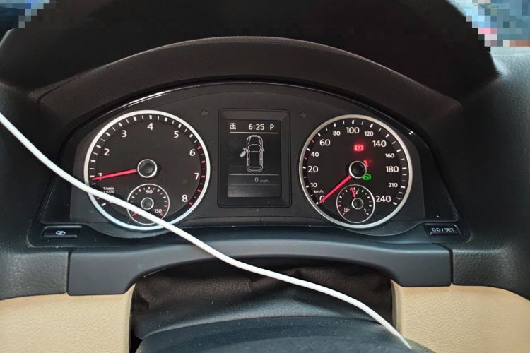 Used Volkswagen Tiguan 2010 2.0 TSI Automatic All-Wheel-Drive Elite Edition Instrument Cluster