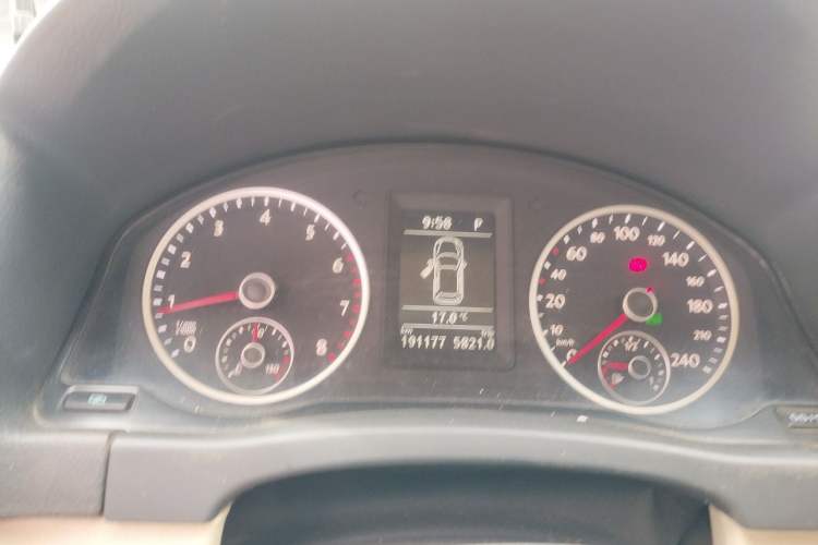 Used Volkswagen Tiguan 2010 1.8 TSI Automatic Two-Wheel Drive Trend Edition Instrument Cluster