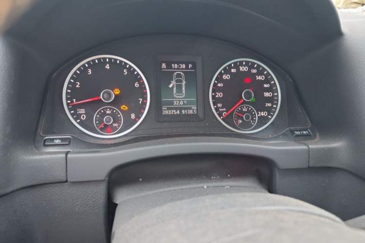 Used Volkswagen Tiguan 2010 2.0 TSI Automatic All-Wheel Drive Flagship Edition Instrument Cluster