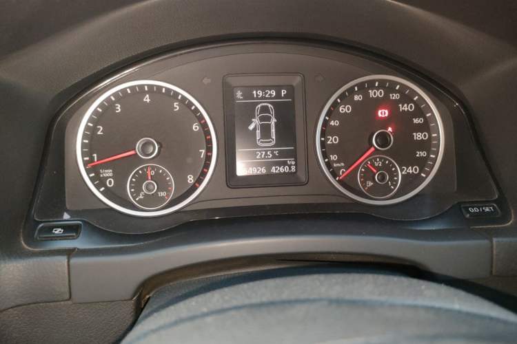 Used Volkswagen Tiguan 2010 1.8TSI Automatic All-Wheel-Drive Elite Edition Instrument Cluster