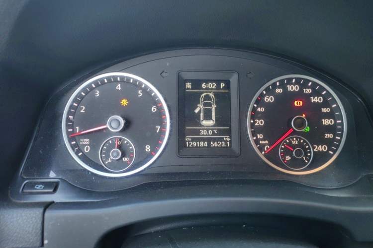 Used Volkswagen Tiguan 2010 2.0 TSI Automatic All-Wheel-Drive Elite Edition Instrument Cluster