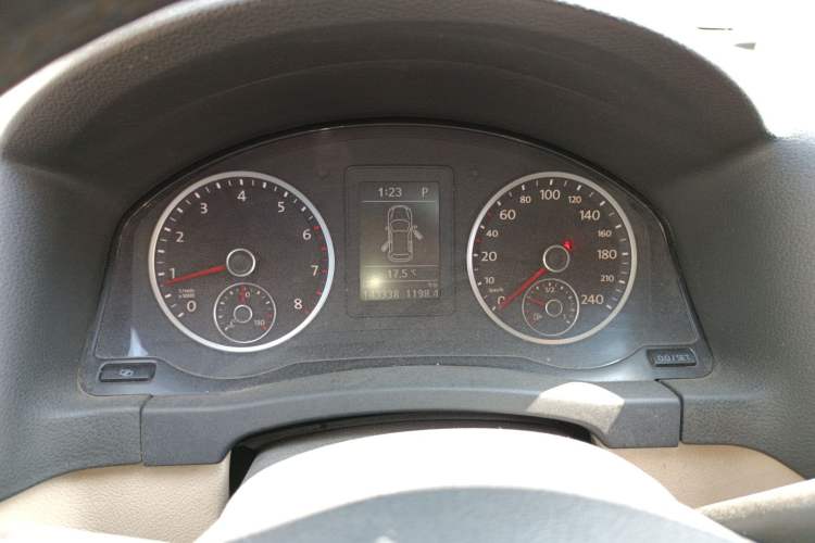 Used Volkswagen Tiguan 2010 2.0 TSI Automatic All-Wheel Drive Flagship Edition Instrument Cluster