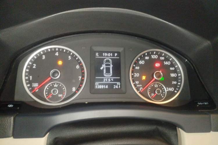 Used Volkswagen Tiguan 2010 1.8TSI Automatic All-Wheel-Drive Elite Edition Instrument Cluster