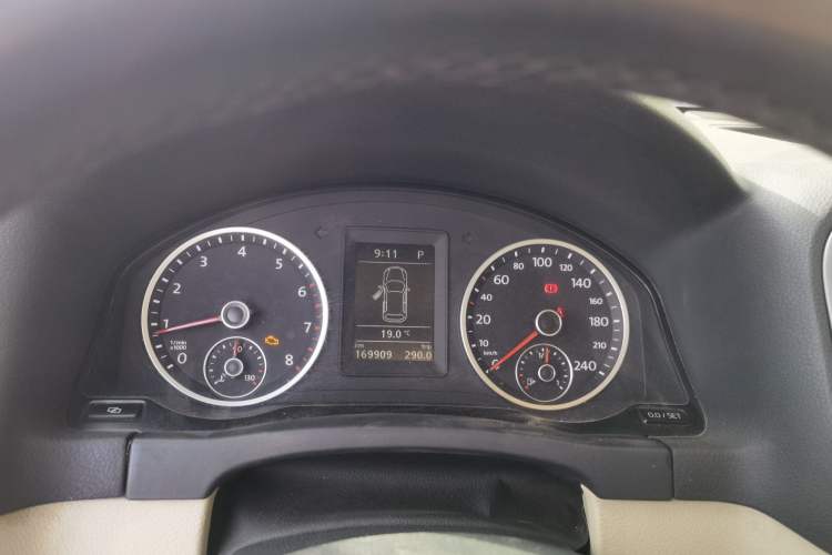 Used Volkswagen Tiguan 2010 1.8TSI Automatic Two-Wheel Drive Elite Edition Instrument Cluster