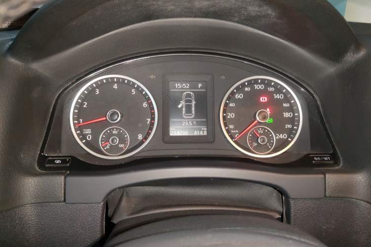 Used Volkswagen Tiguan 2010 1.8 TSI Automatic Two-Wheel Drive Trend Edition Instrument Cluster