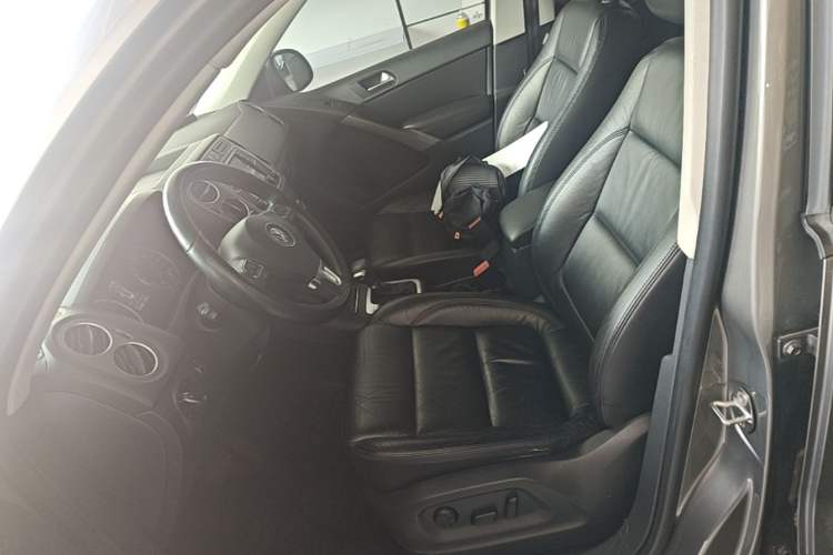 Used Volkswagen Tiguan 2010 1.8TSI Automatic All-Wheel-Drive Elite Edition Left Front Seat