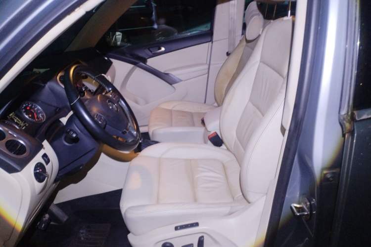 Used Volkswagen Tiguan 2010 1.8TSI Automatic All-Wheel-Drive Elite Edition Left Front Seat