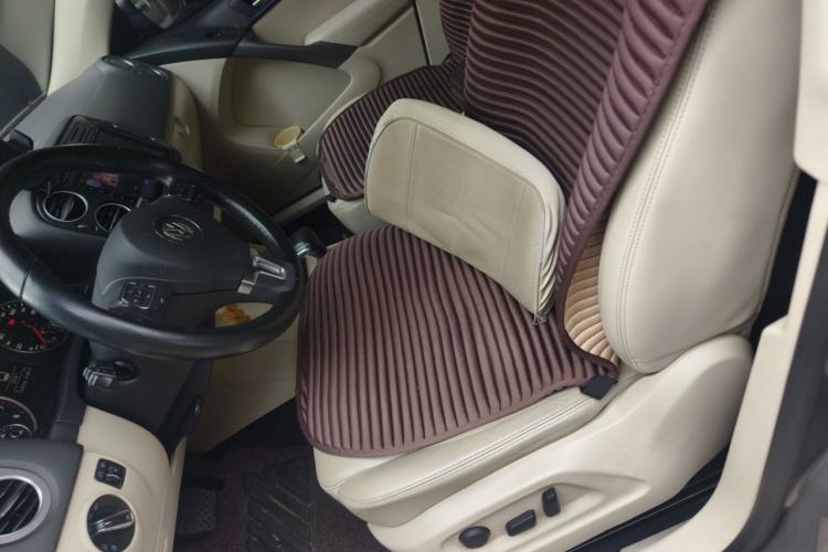 Used Volkswagen Tiguan 2010 2.0 TSI Automatic All-Wheel-Drive Elite Edition Left Front Seat