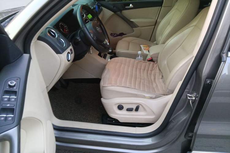 Used Volkswagen Tiguan 2010 2.0 TSI Automatic All-Wheel-Drive Elite Edition Left Front Seat
