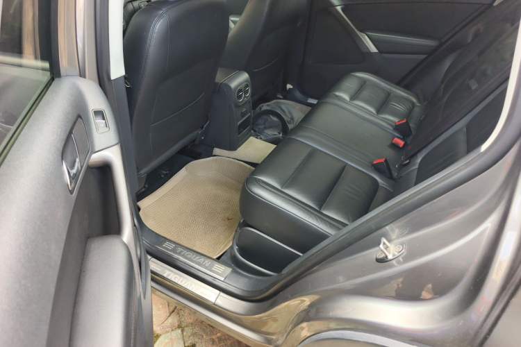 Used Volkswagen Tiguan 2010 1.8TSI Automatic All-Wheel-Drive Elite Edition Left Rear Seat