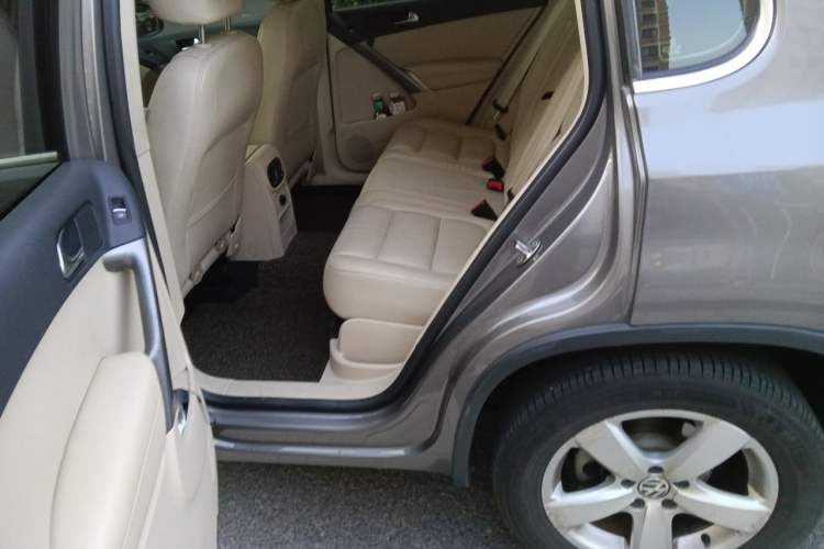 Used Volkswagen Tiguan 2010 2.0 TSI Automatic All-Wheel-Drive Elite Edition Left Rear Seat
