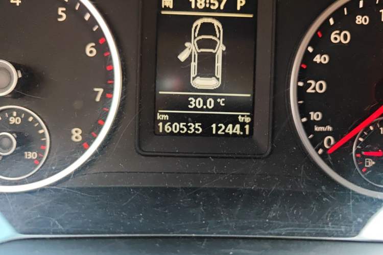 Used Volkswagen Tiguan 2010 1.8TSI Automatic Two-Wheel Drive Elite Edition Odometer Close Up