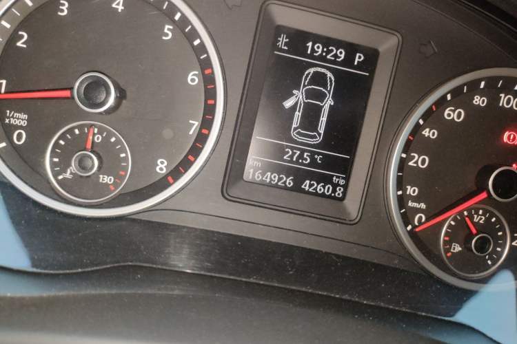 Used Volkswagen Tiguan 2010 1.8TSI Automatic All-Wheel-Drive Elite Edition Odometer Close Up