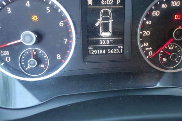 Used Volkswagen Tiguan 2010 2.0 TSI Automatic All-Wheel-Drive Elite Edition Odometer Close Up