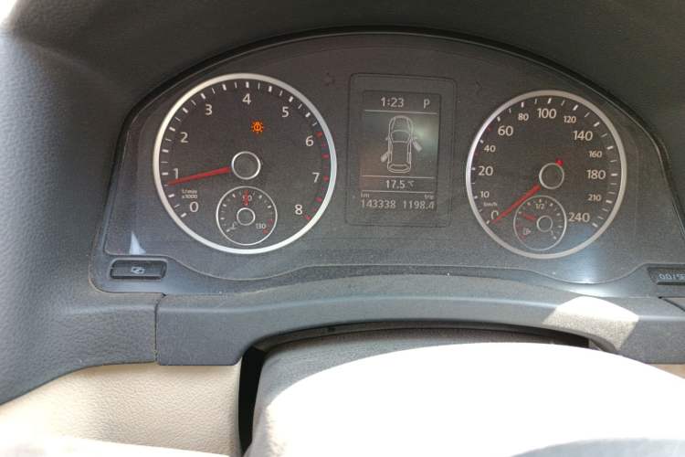 Used Volkswagen Tiguan 2010 2.0 TSI Automatic All-Wheel Drive Flagship Edition Odometer Close Up