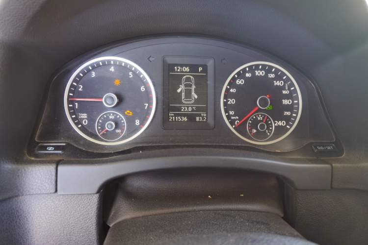 Used Volkswagen Tiguan 2010 1.8 TSI Automatic Two-Wheel Drive Trend Edition Odometer Close Up
