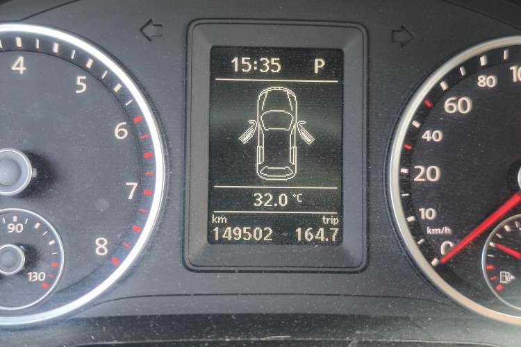 Used Volkswagen Tiguan 2010 1.8TSI Automatic All-Wheel-Drive Elite Edition Odometer Close Up