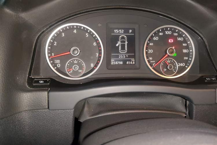Used Volkswagen Tiguan 2010 1.8 TSI Automatic Two-Wheel Drive Trend Edition Odometer Close Up