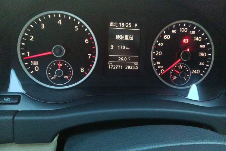 Used Volkswagen Tiguan 2010 2.0 TSI Automatic All-Wheel-Drive Elite Edition Odometer Close Up