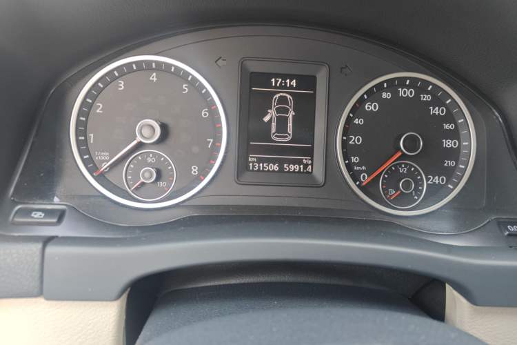 Used Volkswagen Tiguan 2010 1.8 TSI Automatic Two-Wheel Drive Urban Edition Odometer Close Up