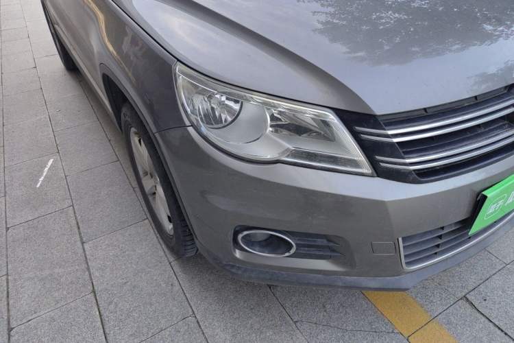 Used Volkswagen Tiguan 2010 2.0 TSI Automatic All-Wheel-Drive Elite Edition Right Front Headlight
