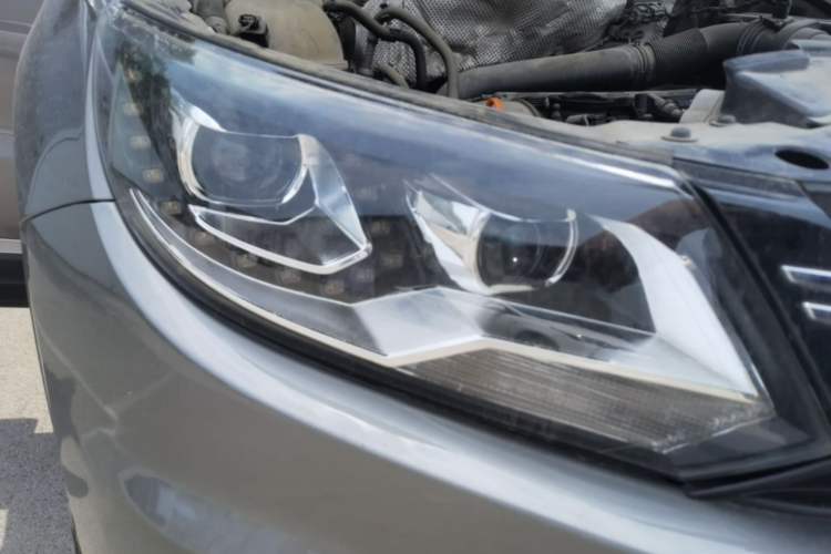 Used Volkswagen Tiguan 2010 1.8TSI Automatic Two-Wheel Drive Elite Edition Right Front Headlight