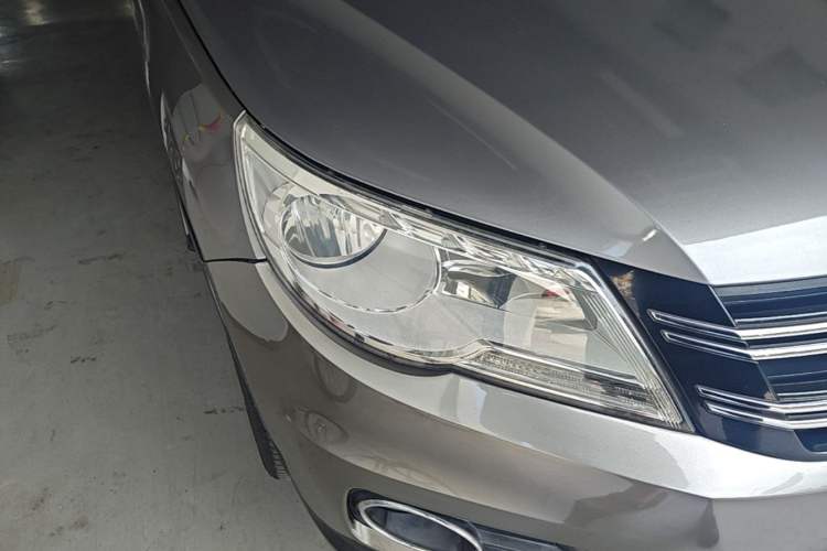 Used Volkswagen Tiguan 2010 1.8TSI Automatic All-Wheel-Drive Elite Edition Right Front Headlight