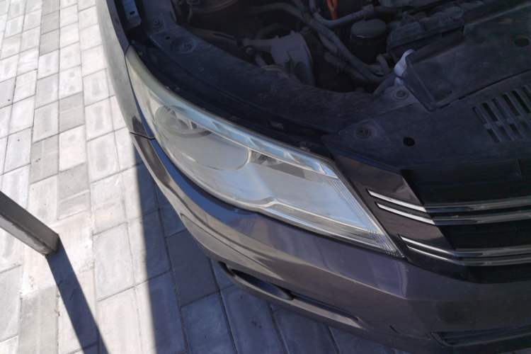 Used Volkswagen Tiguan 2010 1.8 TSI Automatic Two-Wheel Drive Trend Edition Right Front Headlight