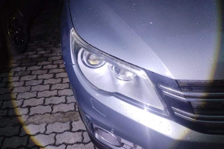 Used Volkswagen Tiguan 2010 1.8TSI Automatic All-Wheel-Drive Elite Edition Right Front Headlight