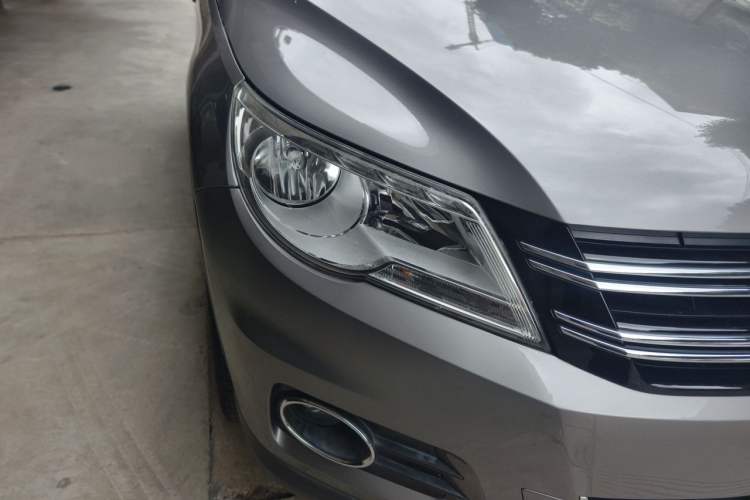 Used Volkswagen Tiguan 2010 2.0 TSI Automatic All-Wheel-Drive Elite Edition Right Front Headlight