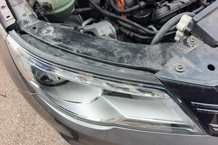 Used Volkswagen Tiguan 2010 1.8TSI Automatic All-Wheel-Drive Elite Edition Right Front Headlight