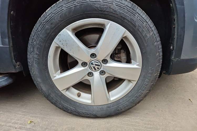 Used Volkswagen Tiguan 2010 2.0 TSI Automatic All-Wheel-Drive Elite Edition Right Front Wheel Hub