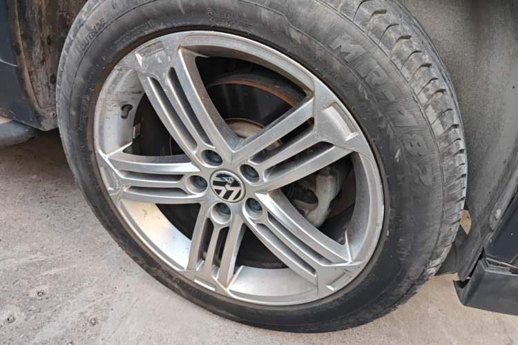 Used Volkswagen Tiguan 2010 1.8TSI Automatic Two-Wheel Drive Elite Edition Right Front Wheel Hub