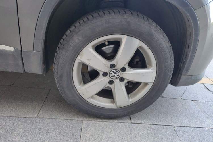 Used Volkswagen Tiguan 2010 2.0 TSI Automatic All-Wheel-Drive Elite Edition Right Front Wheel Hub