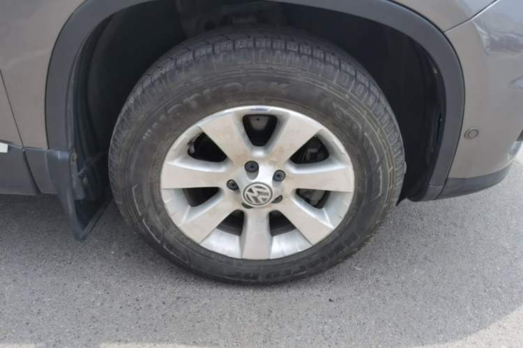 Used Volkswagen Tiguan 2010 1.8TSI Automatic Two-Wheel Drive Elite Edition Right Front Wheel Hub