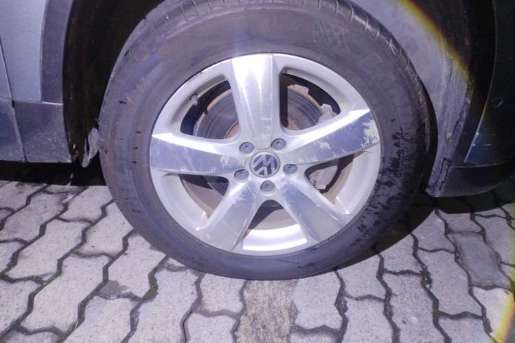 Used Volkswagen Tiguan 2010 1.8TSI Automatic All-Wheel-Drive Elite Edition Right Front Wheel Hub